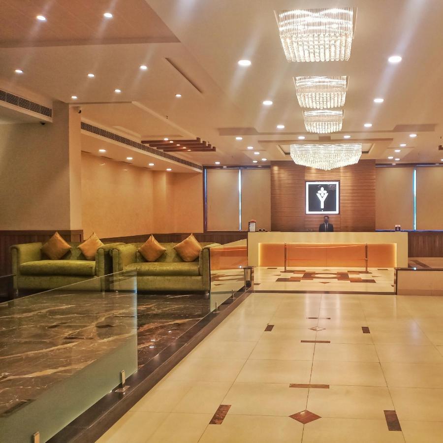 Hotel Adityaz Gválijar Kültér fotó